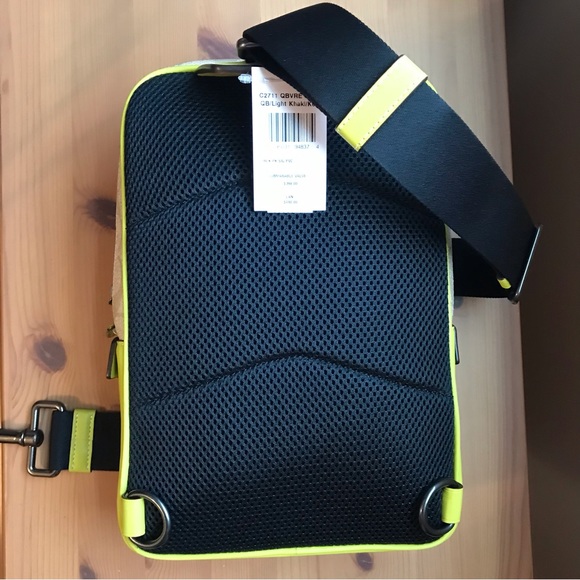 🥰 Coach Track Pack In Signature Canvas  Lime Khaki - Picture 7 of 11